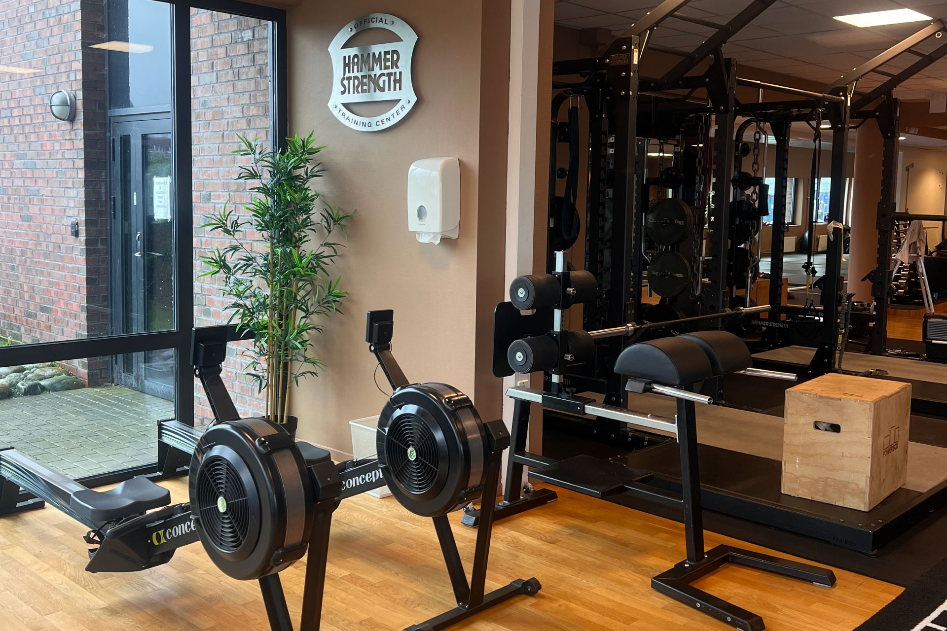 Treningsapparater i treningsstudio til VYBE Fitness, treningssenter på Forus
